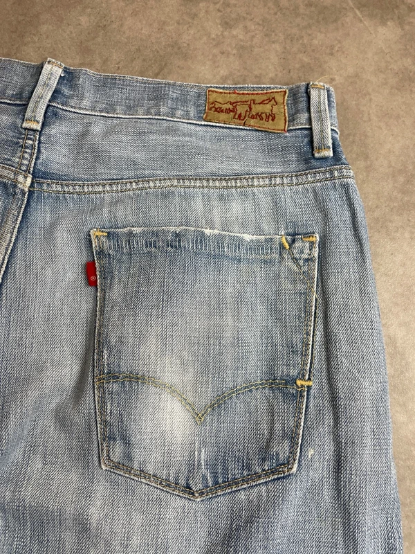 Levi’s Vintage Jeans Straight Fit 2004 L